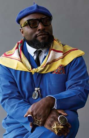 Bonaventure Ndikung revela ações para tornar Bienal de ...