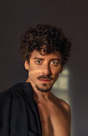 Jesuíta Barbosa relembra bastidores do filme sobre Ney ...