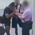 Homem tenta evitar roubo, joga celular em imóvel, mas tem aliança levada