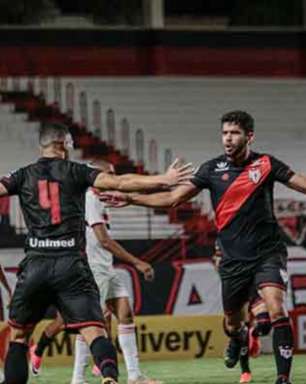 Atlético Goianiense pressiona o São Paulo e vence por 2 a 0