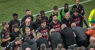 Itália: Juventus aproveita expulsão, ganha do Milan e entra na briga pelo  título