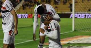Santos busca empate no fim, respira e complica a vida do Botafogo na briga  pelo título - Brasileirão - Br - Futboo.com