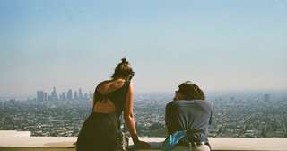 Os solteiros estão de saco cheio do Tinder; por isso, estão começando a recorrer a um velho conhecido: as agências de namoro