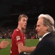 Fã de CR7, atacante da Dinamarca comemora gol e dá 'empurrão' em Jorge Jesus