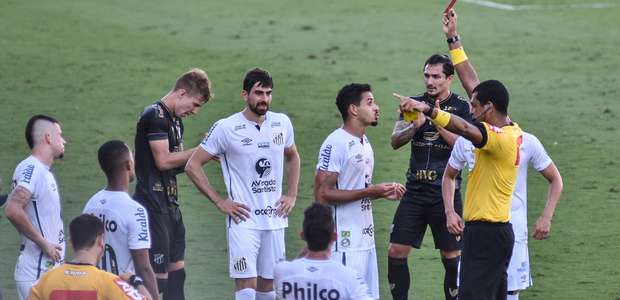 Santos tem expulsão no 1º e segura empate com Ceará na Vila