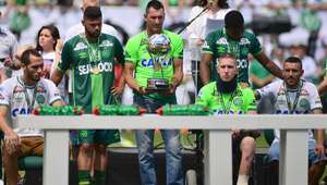 Homenagem à Chape tem emoção com entrega de medalhas e taça