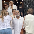 Gilberto Gil ouve gritos de 'força' durante velório de Preta