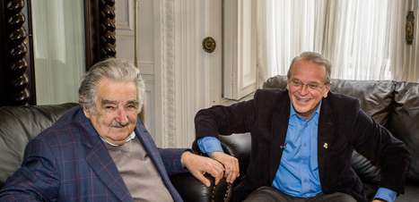 RS: atrás nas pesquisas, Tarso cola no carisma de Mujica