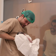Vejas as primeiras fotos da filha dos ex-BBBs Gustavo Marsengo e Laís Caldas