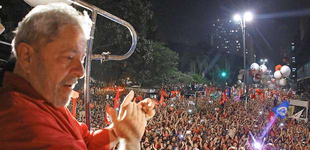 Lula lidera em todos cenários de 2018; Bolsonaro passa Aécio
