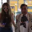 Repórter da GE TV é surpreendida por arma ao entrevistar mariachis no México; veja