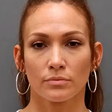 Mulher é presa e chama a atenção pela semelhança com a cantora Jennifer Lopez