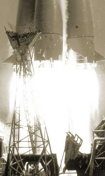 Quando foi lançado o primeiro satélite ao espaço?