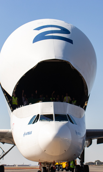 Helic&oacute;ptero chega ao Brasil dentro do avi&atilde;o Beluga; veja detalhes