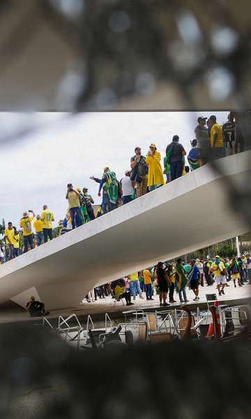 Bolsonaristas deixam rastro de destruição em Brasília