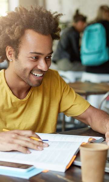 Estudar no exterior: 5 bolsas de estudos para quem deseja estudar nos EUA  