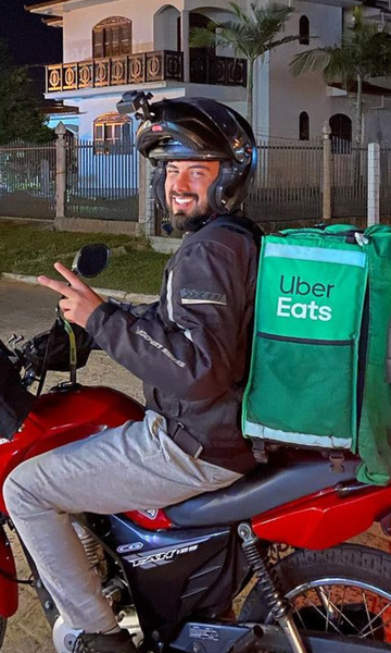 Motoboys famosos que compartilham o corre nas redes sociais