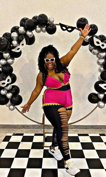 "Sou uma Barbie gorda": quem &eacute; a cantora de hit do Tiktok