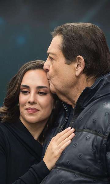 Quem &eacute; a filha do Faust&atilde;o que &eacute; cantora?