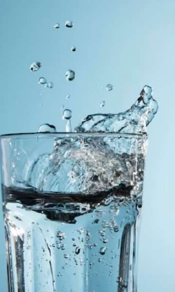 Água não é a bebida mais hidratante do mundo. Entenda!
