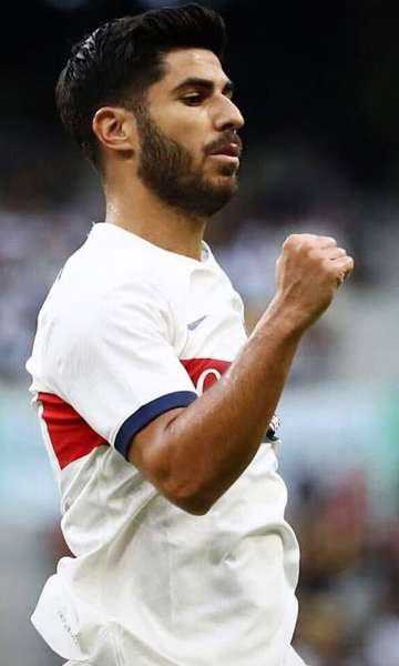 Quem &eacute; o meia que desbancou CR7 como o jogador mais sexy do mundo? Conhe&ccedil;a