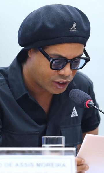 Veja como foi o dia de Ronaldinho na C&acirc;mara dos Deputados