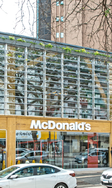 O que tem de diferente no novo McDonald's sustentável em SP?