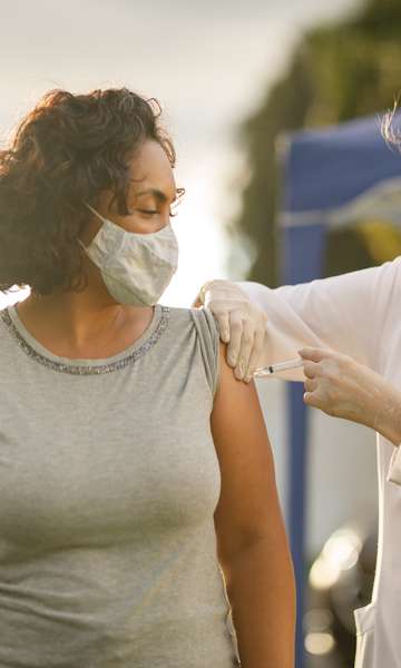Após nova cepa de covid, Saúde libera reforço da vacina bivalente