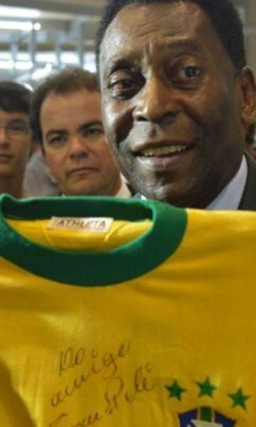 Pelé: veja as homenagens feitas no dia que marca um ano de sua morte