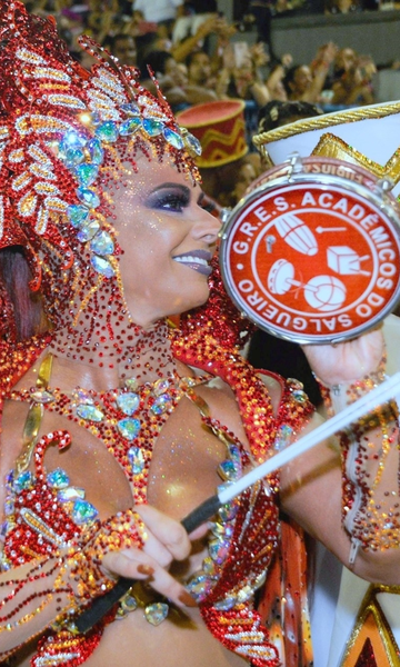 Rainha das rainhas: Viviane Araújo completa 15 anos no Salgueiro