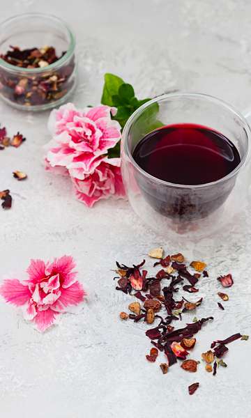 Emagrece e aumenta a imunidade: vantagens do chá de hibisco