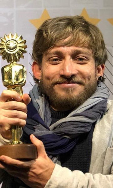 Who is the actor suffering from dwarfism with award-winning films in Brazil and abroad