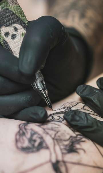 Por que a tatuagem fica inflamada com alguns alimentos?