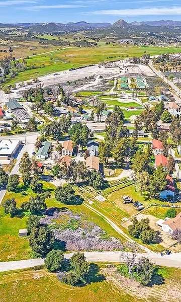 Pequena cidade da Califórnia está quase toda à venda por R$ 33,7 milhões; conheça