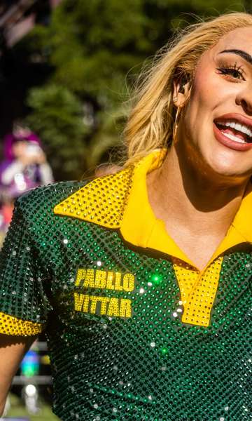 Parada LGBT+ de SP tem brilho de Pabllo, look ousado de galã e 'bronca' de Abravanel 