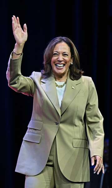 Kamala Harris: quem é a provável candidata democrata após desistência de Biden