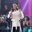 Filha de Faustão, Lara estreia como cantora em programa de TV