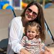 Mulher que perdeu nove bebês celebra a vida da filha de dois anos
