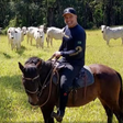 Maurício Mattar leva vida tranquila criando gado: 'É uma paixão'