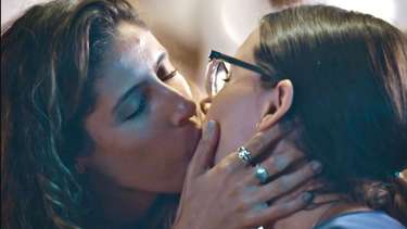 Todas as Flores", do Globoplay, exibe 1º beijo entre mulheres PcDs ...