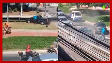 Motociclista se pendura na janela de carro durante briga de trânsito