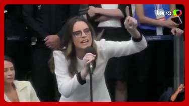 Vereadora causa confusão durante posse em SP após exaltar ...