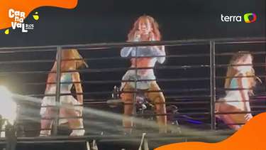 Anitta puxa trio em Salvador no segundo dia de carnaval