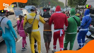 Policiais fantasiados de Power Rangers prendem suspeito de roubo em SP