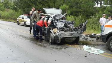 Jogador de futebol de 22 anos morre em acidente de carro em Alto