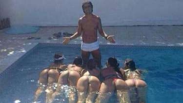 Ronaldinho Gaúcho comenta foto e provoca repórter: "invejoso"