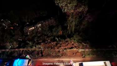 Anjo da guarda: Caminhoneiro salva casal de acidente com mais de 50 carros  na BR-277 - NSC Total