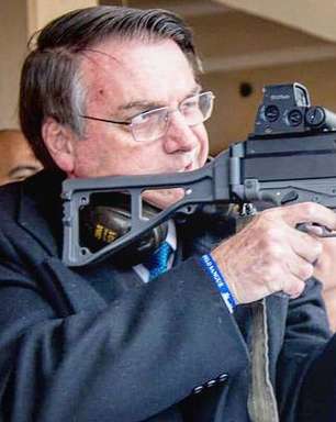 Bolsonaro publica foto defendendo armamento da população