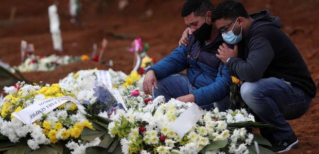 Com média de 971 mortes/dia, Brasil supera marca de 115 mil