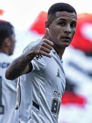 Guilherme Arana pode substituir Alex Telles com covid-19